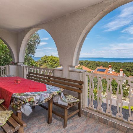Lovely Apartment In Mali Losinj With Kitchen Exterior photo