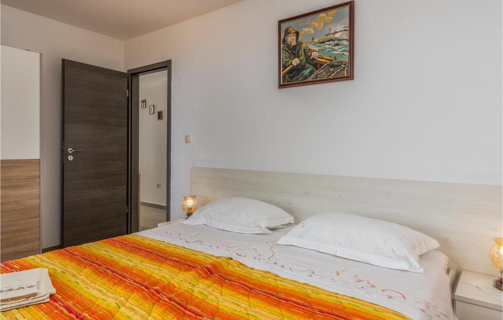 Lovely Apartment In Mali Losinj With Kitchen Exterior photo