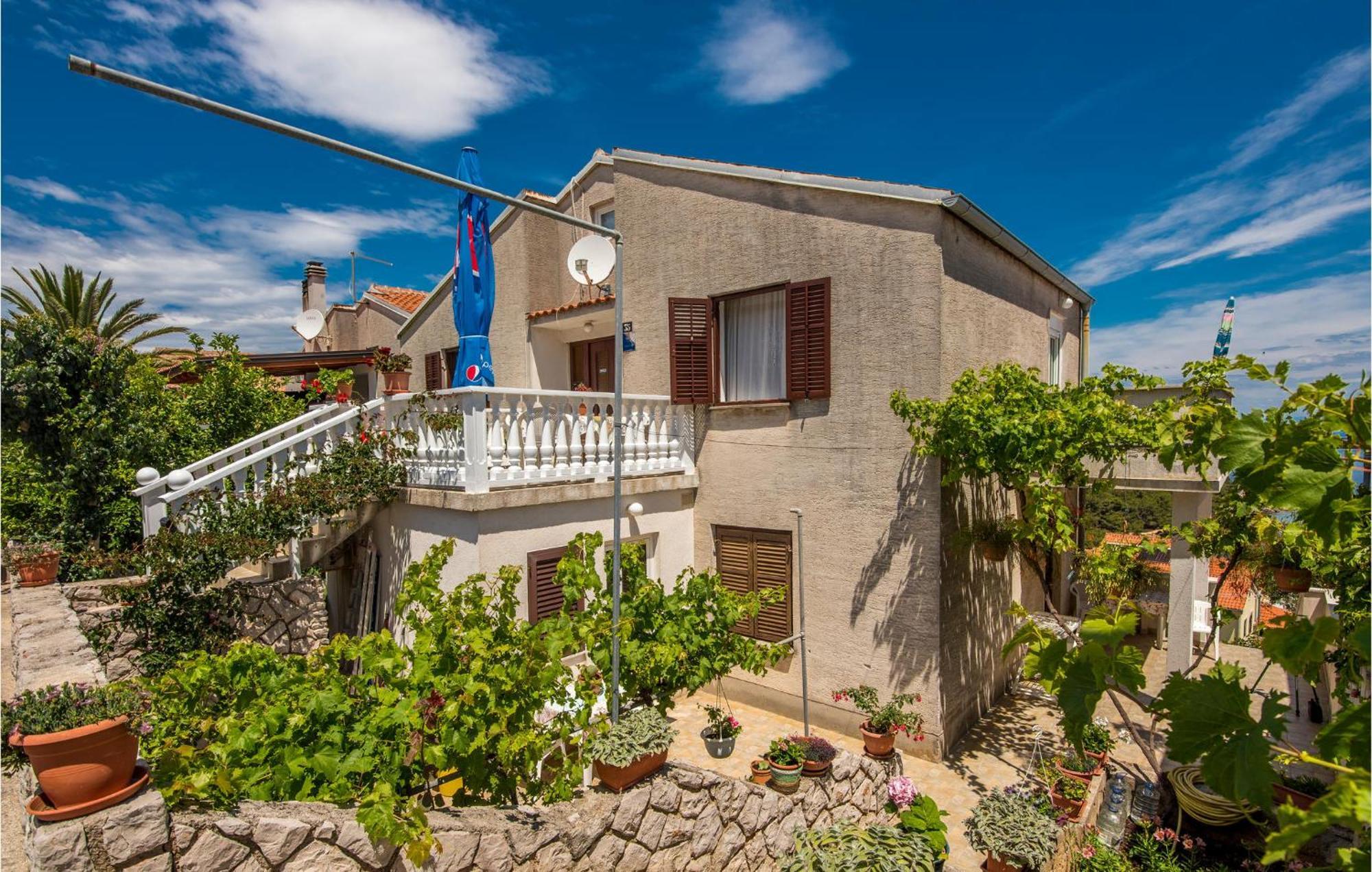 Lovely Apartment In Mali Losinj With Kitchen Exterior photo