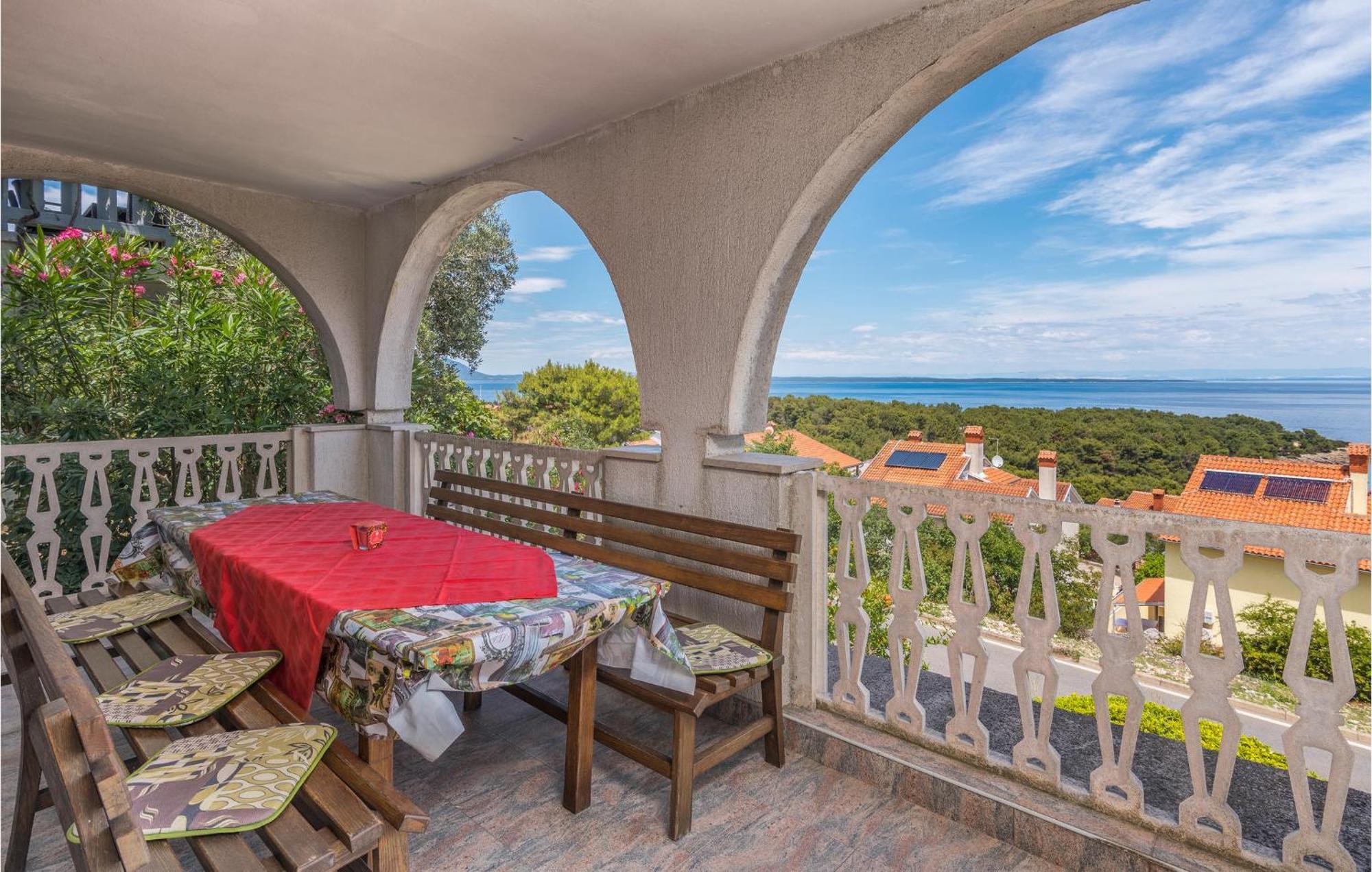 Lovely Apartment In Mali Losinj With Kitchen Exterior photo