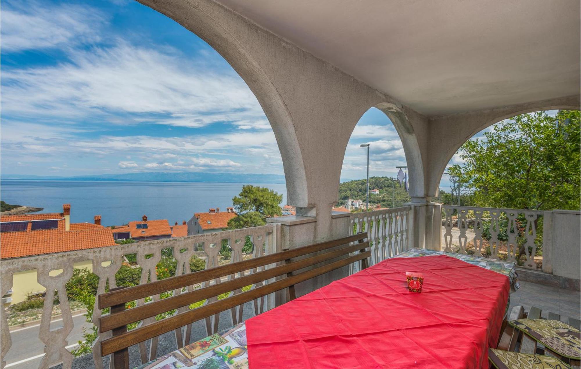 Lovely Apartment In Mali Losinj With Kitchen Exterior photo